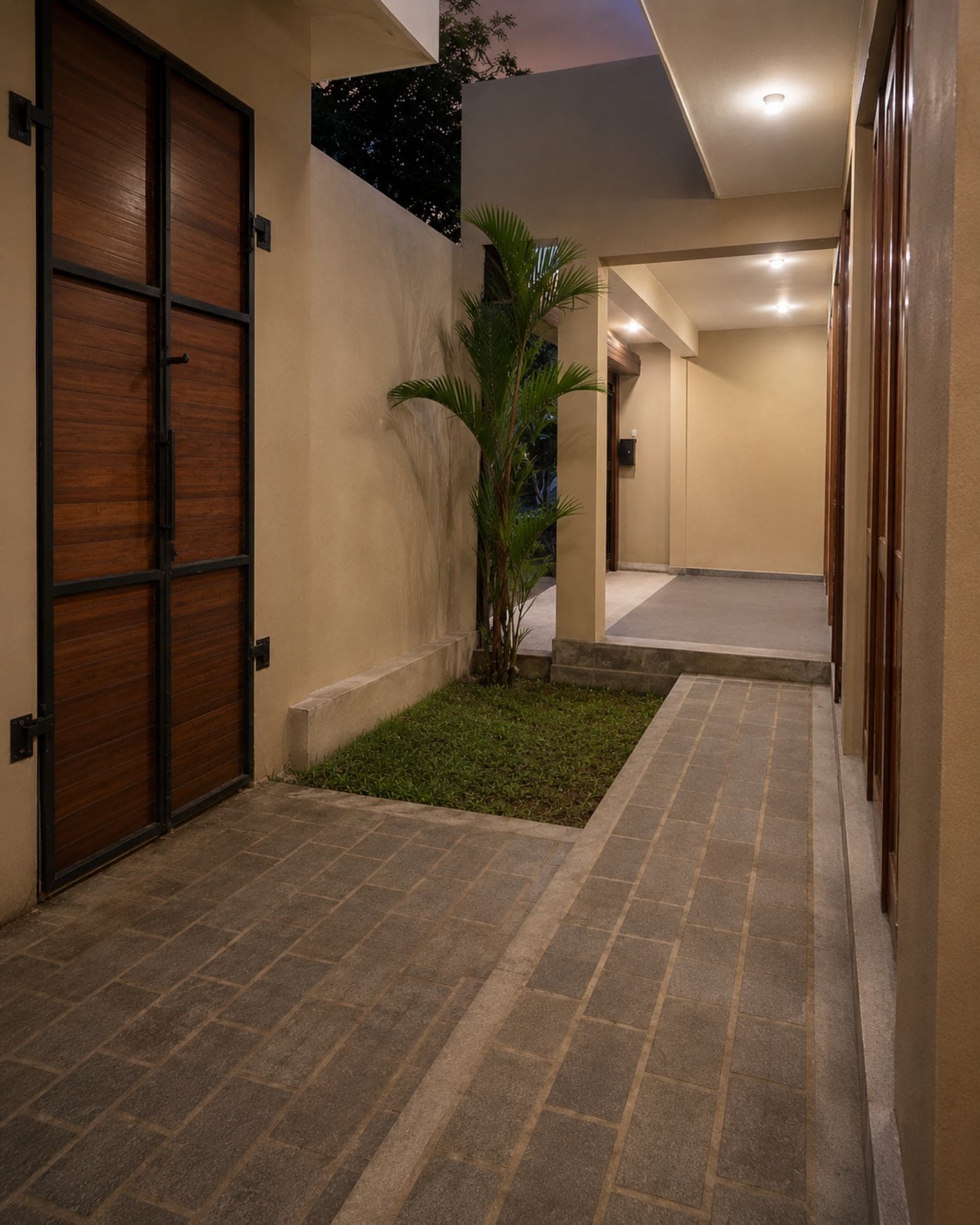 No. 11/11A, Saman Mawatha, Sirimal Uyana — covered side entrance with planted threshold